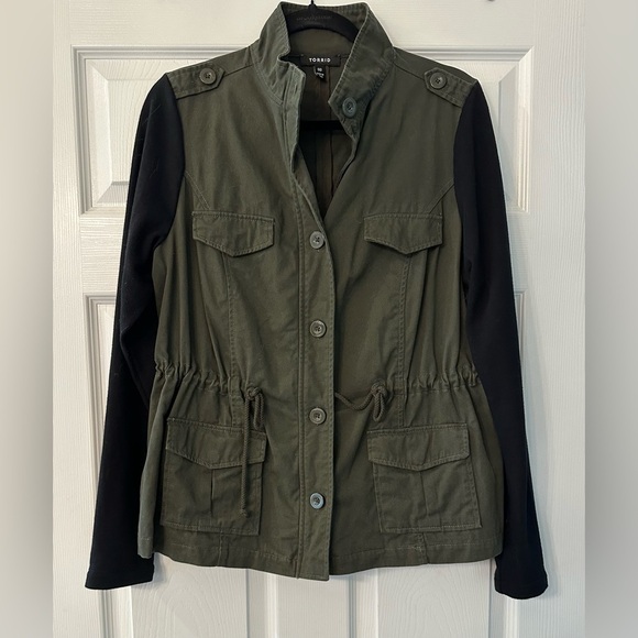 TORRID 00 0X XL Olive Green Twill Anorak Black Sleeves R $89 - Picture 2 of 11
